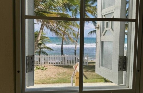Guardarraya House | Cozy Beachfront, Private Pool & Stunning Ocean Views!