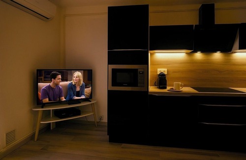 La Jetee Apartment | Cozy Beachside Stay – A/C, Wi-Fi, Comfort & Calm