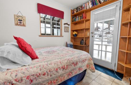 The Village House | Cozy Bear Cottage - Walk to Lake & Village!