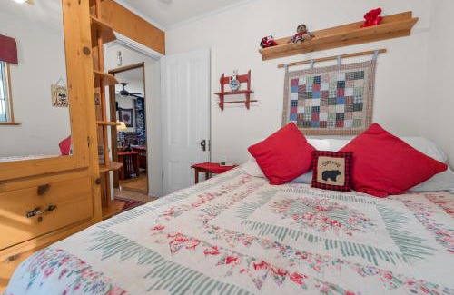 The Village House | Cozy Bear Cottage - Walk to Lake & Village!