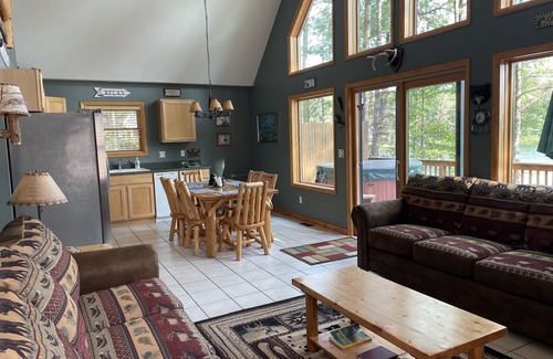 Lake Arrowhead Ski Chalet | Cozy Bear's Den Chalet w/Hot Tub & Fire-pit close to Hiking Skiing Snowmobiling!