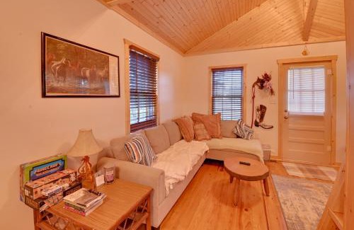 Heidelberg House | Cozy Beattyville Cabin with Fire Pit and Hot Tub