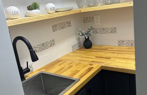 Coral Way Apartment | Cozy beautiful budget-friendly studio!