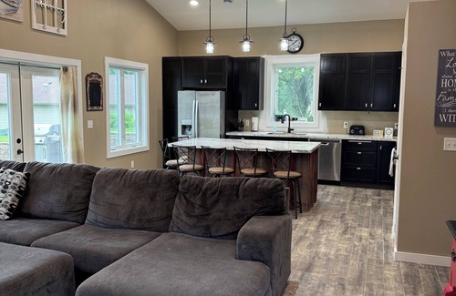 Alexandria Cabin | Cozy, beautiful, family friendly, 3-bedroom, newly built cabin on Lake Latoka
