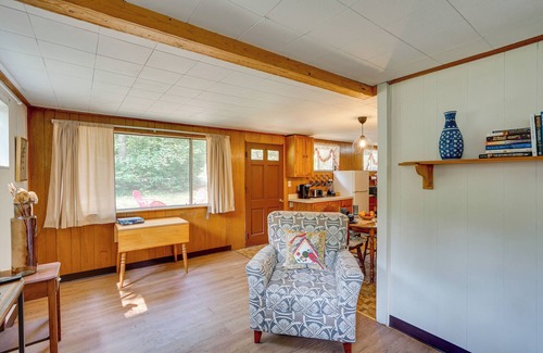 Sherwood Forest Cottage | Cozy Becket Cottage Escape w/Lake Access!