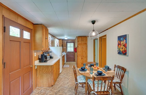 Sherwood Forest Cottage | Cozy Becket Cottage Escape w/Lake Access!