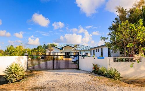 Ladyville House | Cozy Bed and Breakfast Studio Ladyville Airport BELIZE CITY