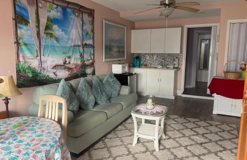 Cedar Grove House | Cozy bedroom with on suite living room