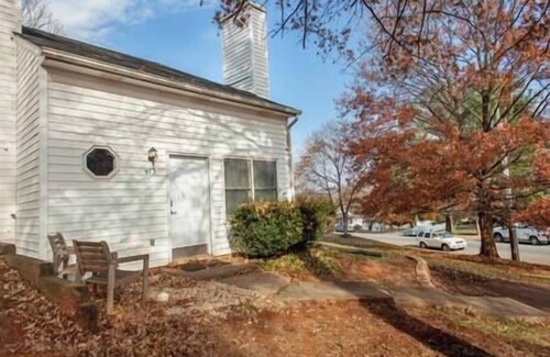 Belmont House | Cozy Belmont Retreat