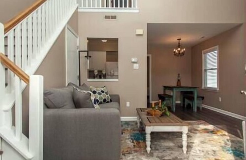 Belmont House | Cozy Belmont Retreat