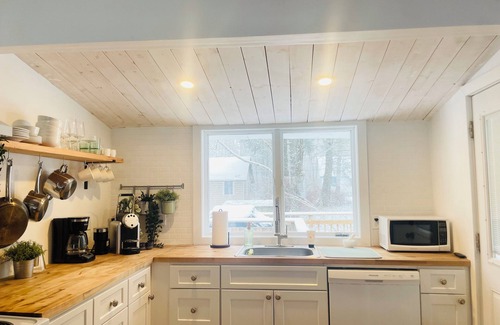 Smallwood Cabin | Cozy Bethel Cabin Retreat with Private Hot Tub