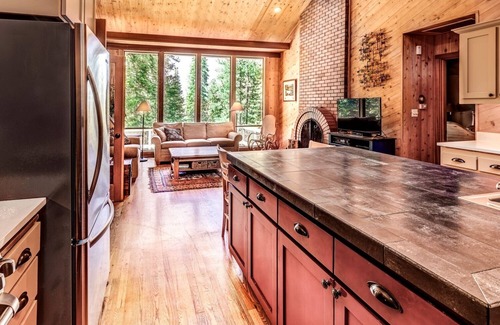 Black Butte Ranch House | Cozy Black Butte home with large kitchen, 2 living spaces, wood fireplaces