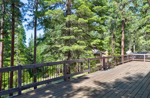 Black Butte Ranch House | Cozy Black Butte home with large kitchen, 2 living spaces, wood fireplaces