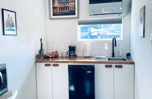 Hyde Park Apartment | Cozy Blanco Studio 9 Walk to Shops and Restaurants with AC in vibrant Houston!