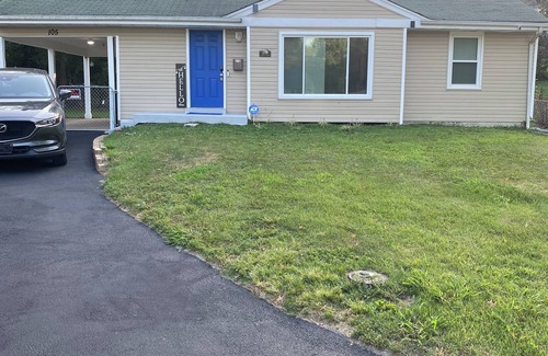 Mitchell House | Cozy Blu Oasis, 3/2 home in tranquil Florissant with all your stay needs.
