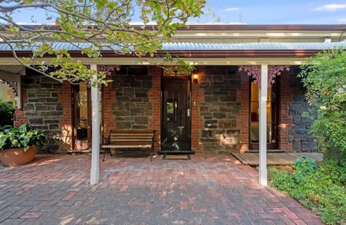 Norwood House | Cozy Bluestone House in Norwood – Perfect for Families and Their Pets