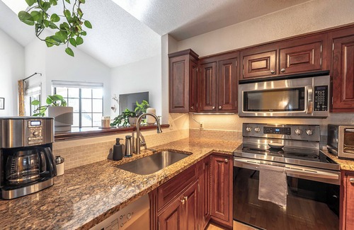 Gunbarrel Condo | Cozy Boho Hideaway -Sunlight, Workspace, Trails & Hot Tub