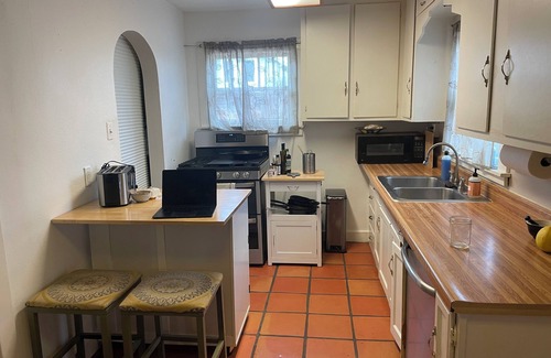 Newlands House | Cozy Boulder Cottage, Centrally located