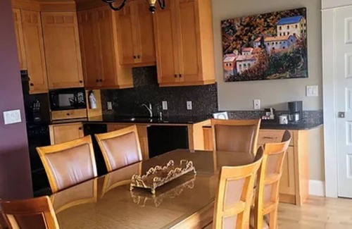 Astoria House | Cozy Boutique Room w/Heated Bathroom Floor in Historic Downtown