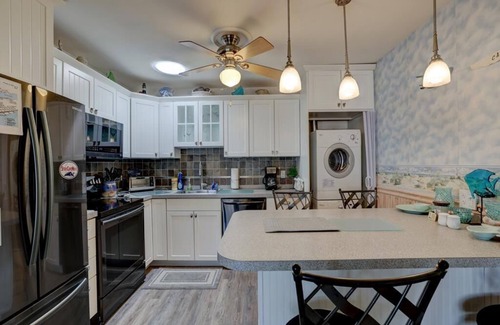 Village Green House | Cozy & bright 2 bedroom 1 bath in Cape May!