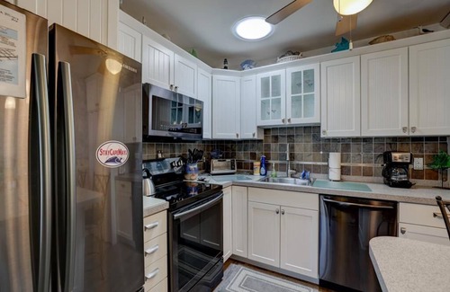 Village Green House | Cozy & bright 2 bedroom 1 bath in Cape May!