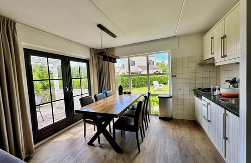 De Cocksdorp House | Cozy, bright bungalow; pool and WLAN included. De Cocksdorp, Roggeslootweg(441)