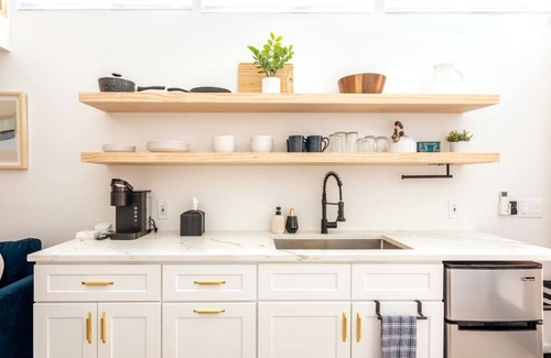 Blackshear-Prospect Hill House | Cozy & Bright Mid-Century Gem in Eastside Action!