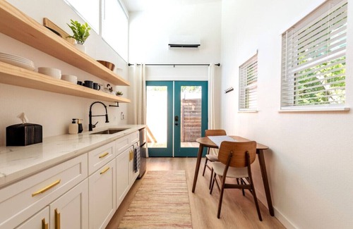 Blackshear-Prospect Hill House | Cozy & Bright Mid-Century Gem in Eastside Action!