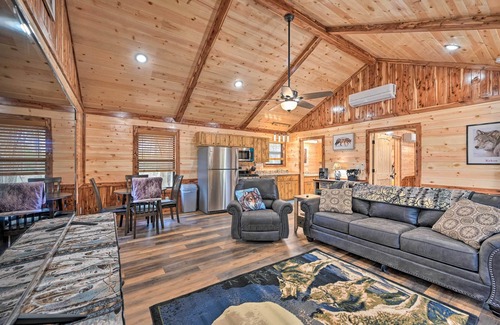 Broken Bow House | Cozy Broken Bow Cabin, Walk to the Lukfata Creek!