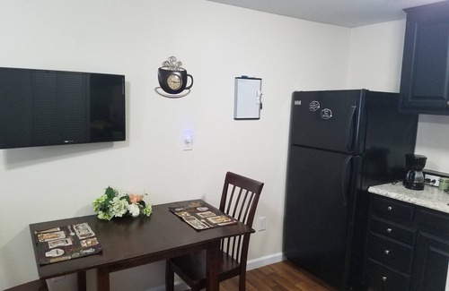 Hampton House | Cozy Buckroe Beach Retreat! Steps from the Shore!