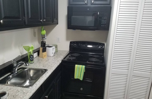 Hampton House | Cozy Buckroe Beach Retreat! Steps from the Shore!