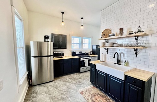Champaign House | Cozy Bungalow - Close to Campus + Nespresso Coffee Maker!