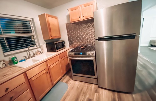Graford House | Cozy Bungalow, close to the lake.