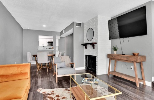 Greater Greenspoint House | Cozy Bungalow Inspired/Pets