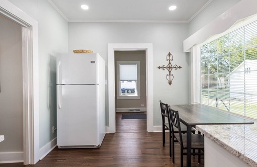 Fredericksburg House | Cozy bungalow near old town Fredericksburg close to restaurants, parks & more!
