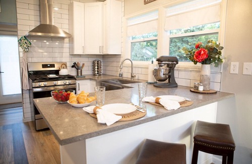 Loveland House | Cozy Bungalow w/Hot Tub & Fire Pit, Walk Downtown