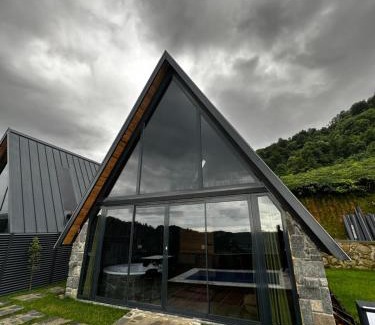 Ardesen Ski Chalet | Cozy Bungalow with Jacuzzi in Amazing View