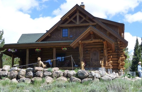 Cody Cabin | Cozy, Bunkhouse Room For Two in Owners Cabin with Outdoor Kitchen