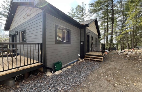 Port Carling Cottage | Cozy By The Riverside