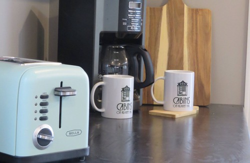 Nebraska City Cabin | Cozy cabin 2 in wonderful Nebraska City with WiFi, AC