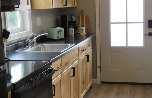Nebraska City Cabin | Cozy cabin 2 in wonderful Nebraska City with WiFi, AC
