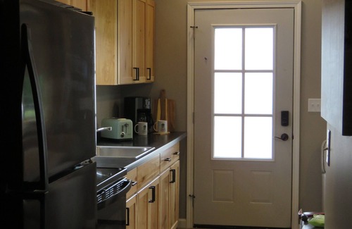Nebraska City Cabin | Cozy cabin 2 in wonderful Nebraska City with WiFi, AC