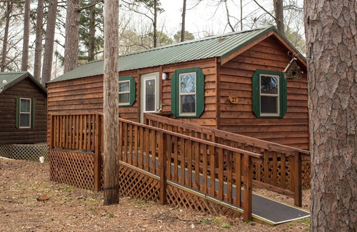 Holladay Cottage | Cozy Cabin #27 walking distance to KY Lake and GREAT fishing - Camden TN.