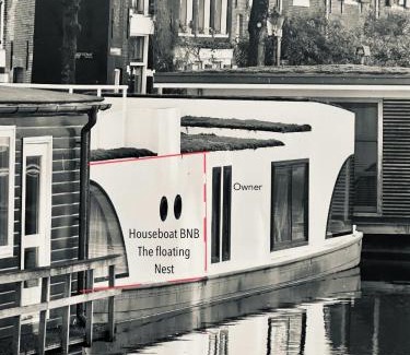 Jordaan Boat Rental | Cozy Cabin at houseboat
