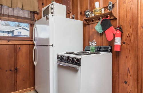 Rockaway Beach Apartment | Cozy Cabin at Rockaway Rentals near Branson
