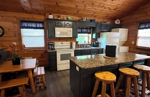 Springfield Cabin | Cozy Cabin center of Bourbon Trail, Near Bardstown, beautiful country views