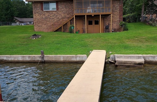 Alexander City House | cozy cabin directly on beautiful Lake Martin