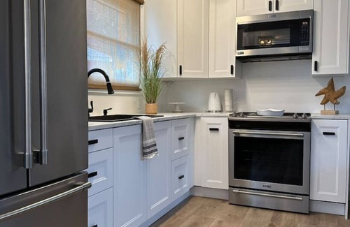 Gravenhurst Cabin | Cozy Cabin for 2 Sparrow Lake Muskoka Beach House