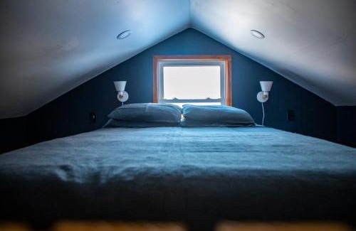 Montgomery Ski Chalet | Cozy Cabin Gateway with Pool and Firepit