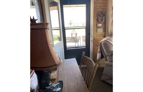 Max Cabin | Cozy Cabin Getaway with Lake view